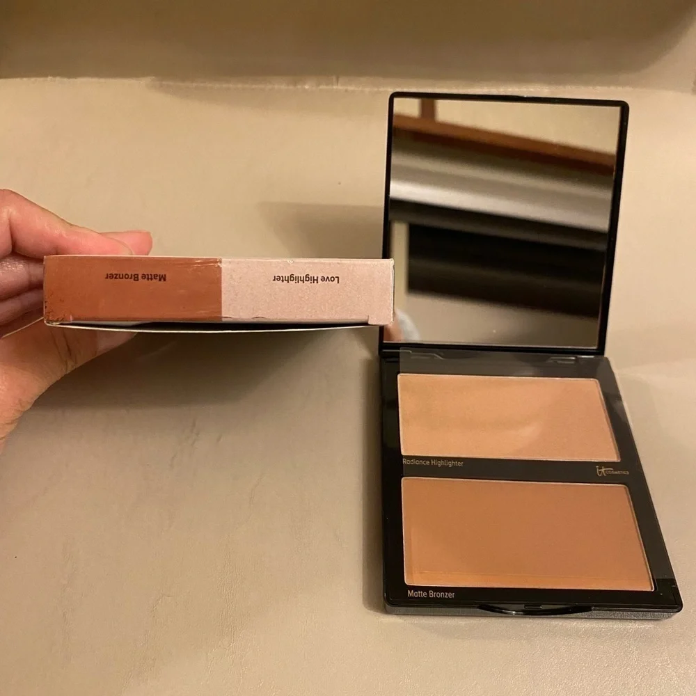 NIB IT Cosmetics contour, palette women’s make up brand new hello cheekbones‌‌‌‌